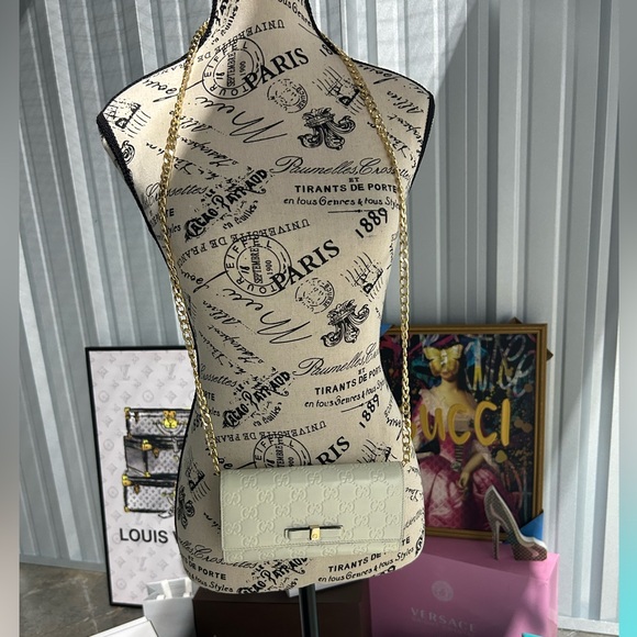 Gucci Cream Embossed Leather Bag - Picture 2 of 8